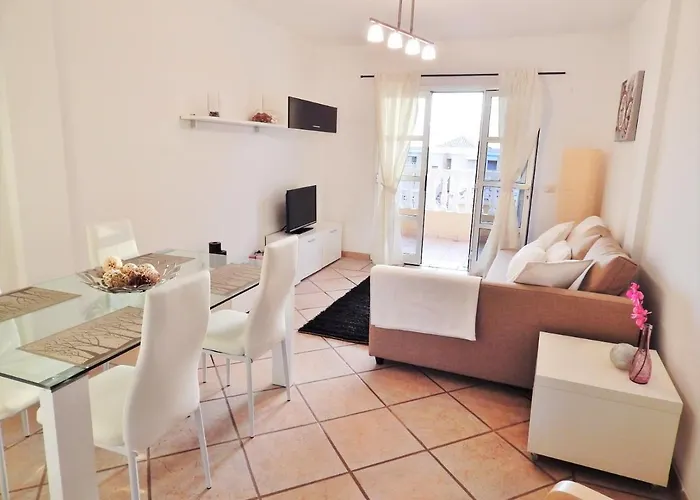 Lovely El Duque דירה אדחה